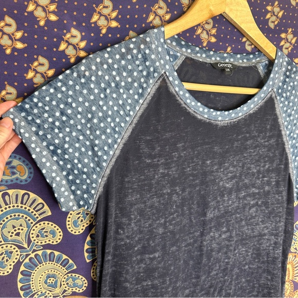 🦋5/20$🦋 navy blue t-shirt - Picture 2 of 8